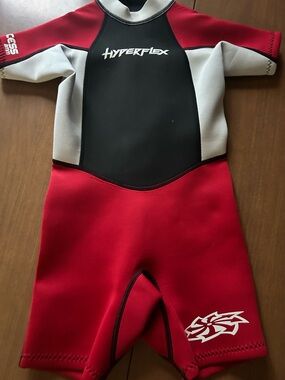 Hyperflex Child's Size 4 Access 2mm Back Zip Shorty Springsuit in Red/White-EUC